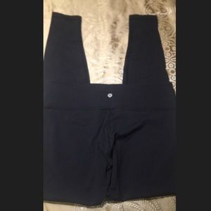 Lululemon Mid-Ride reversible leggings 🖤